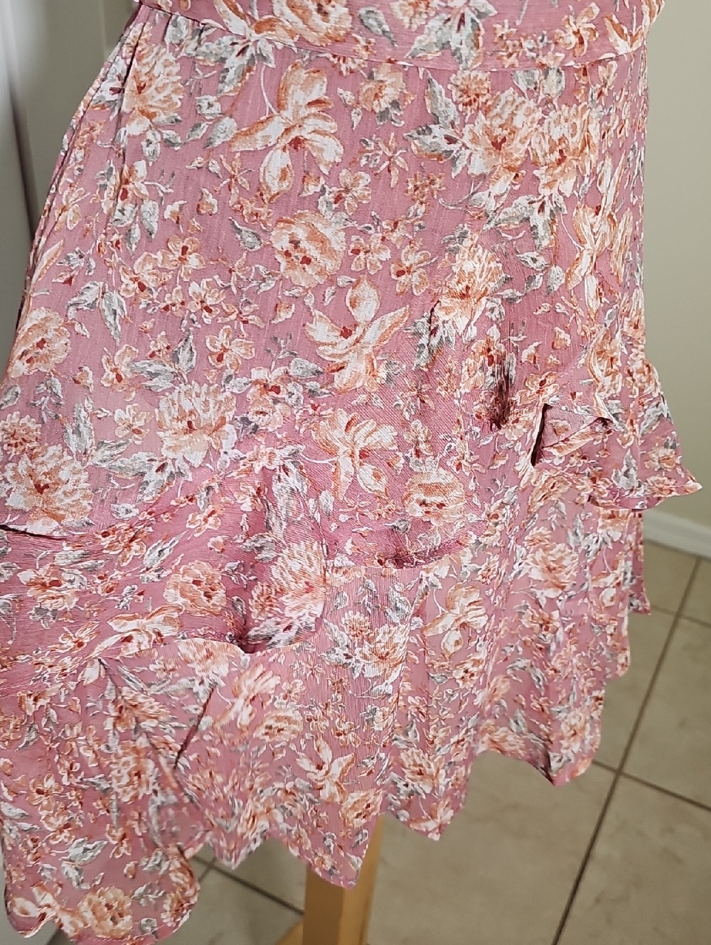Floral Ruffle Tiered Sundress in Dusty Rose. Size Small. Lined Back Zipper. - Picture 4 of 8
